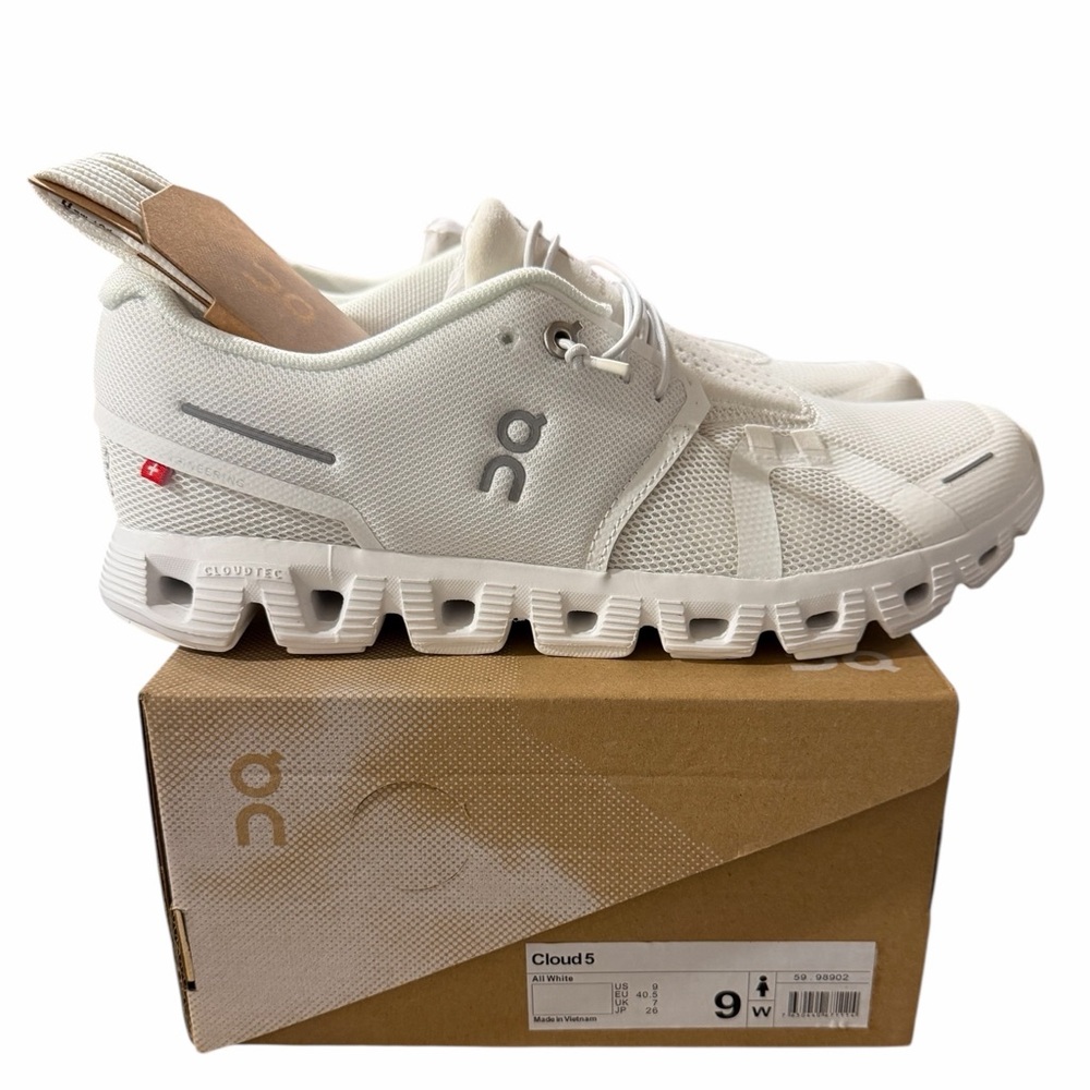 On Running Cloud 5 All White Women’s 2-7.5W 9W Swiss Engineering Lightweight NEW - Picture 1 of 7
